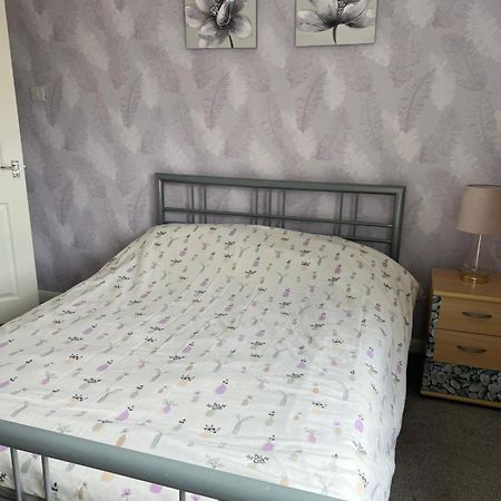 Treetops - Sleeps 8 Entire House Private Parking Close To Town Centre And Stadium Wigan Exterior foto