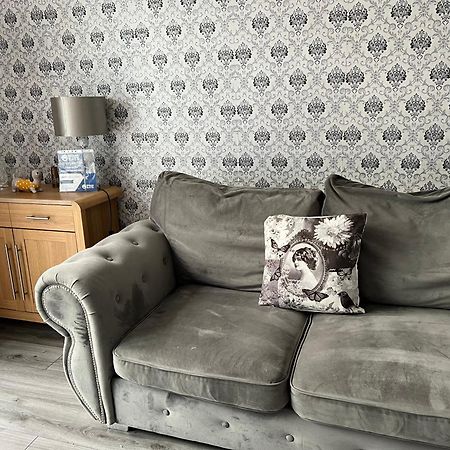 Treetops - Sleeps 8 Entire House Private Parking Close To Town Centre And Stadium Wigan Exterior foto