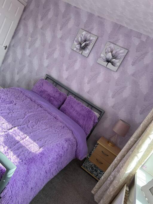 Treetops - Sleeps 8 Entire House Private Parking Close To Town Centre And Stadium Wigan Exterior foto